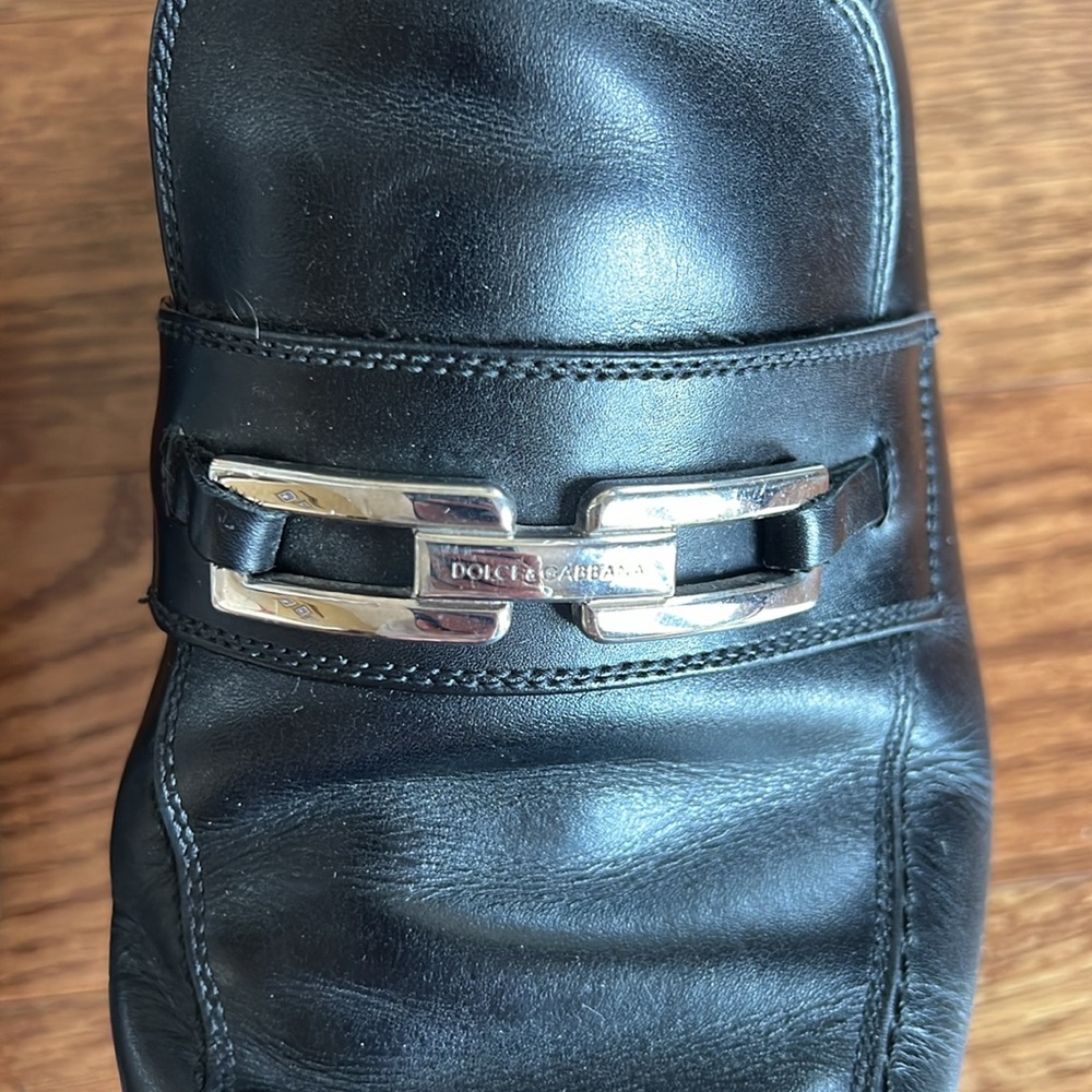 Dolce & Gabbana Black Leather Slip-On Loafers with Gold Chain Detail - Picture 3 of 9